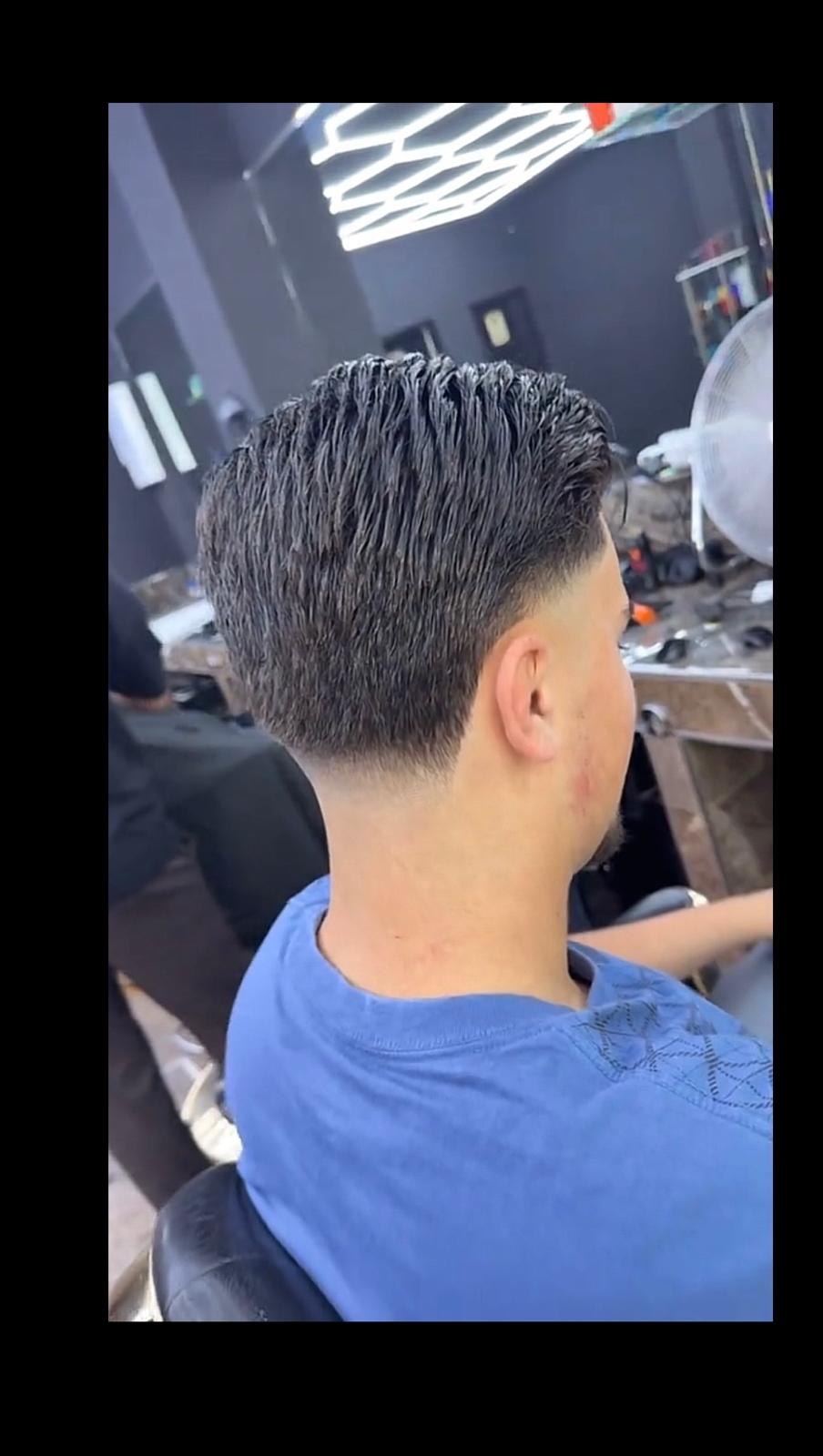 Texturierter Schnitt mit Taper Fade, Rückansicht